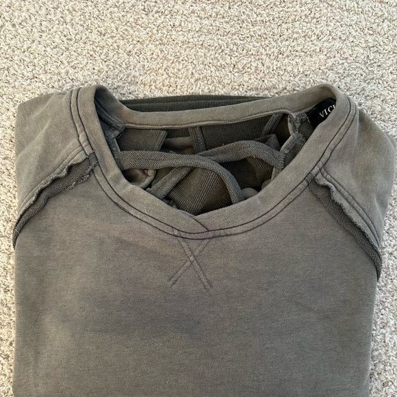 VICI DOLLS CRISSCROSSED V-BACK SWEATSHIRT M - Picture 3 of 5